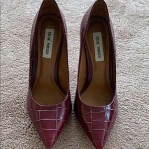 Steve Madden burgundy croc pumps